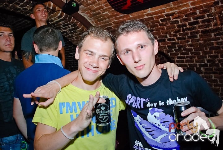 House Party în Club Escape, 