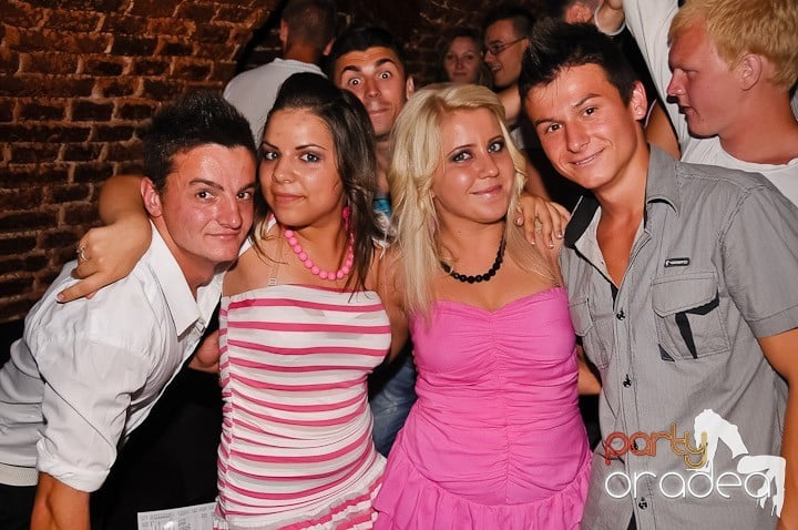 House Party în Club Escape, 