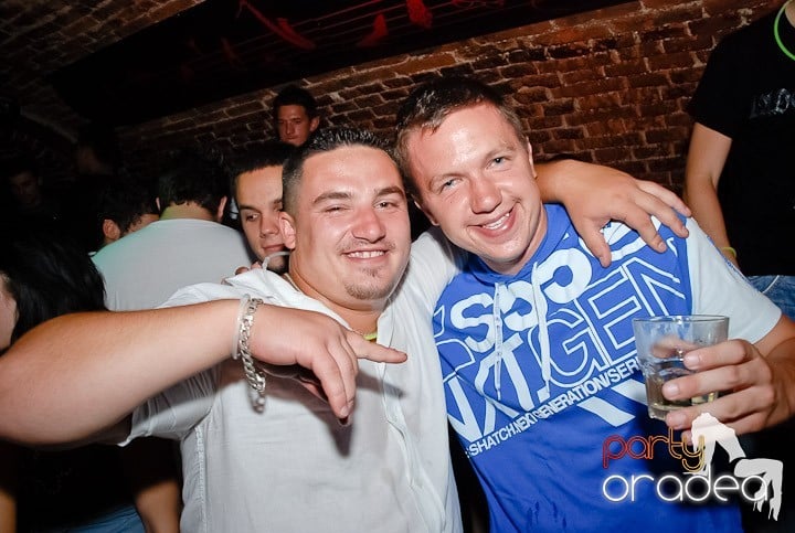 House Party în Club Escape, 