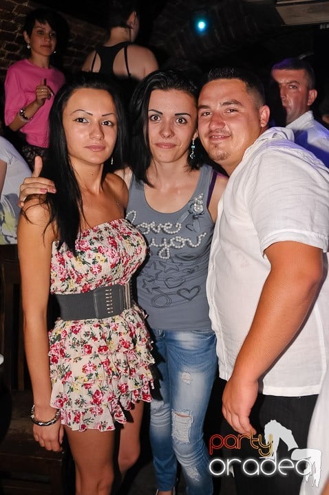 House Party în Club Escape, 