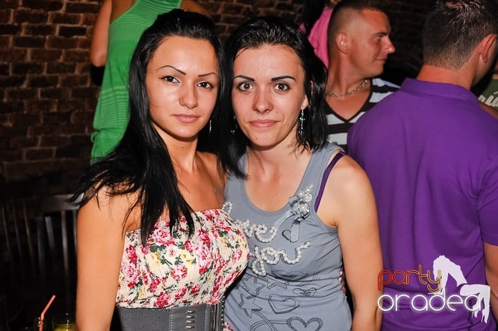 House Party în Club Escape, 