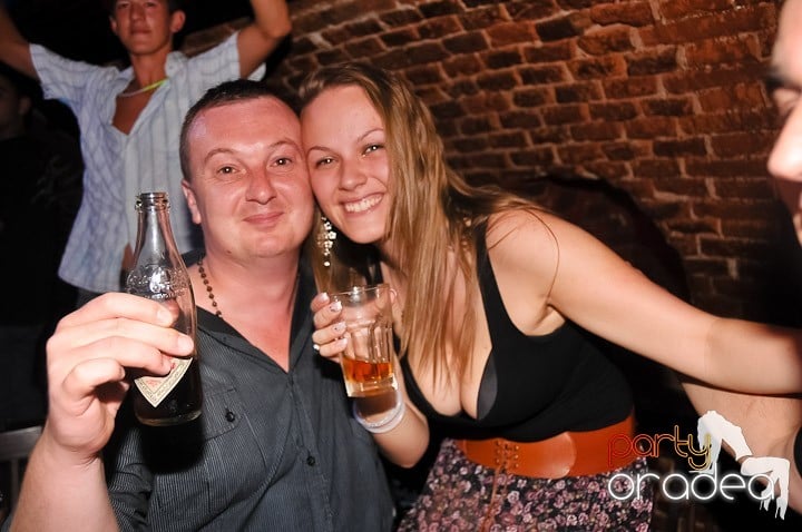 House Party în Club Escape, 