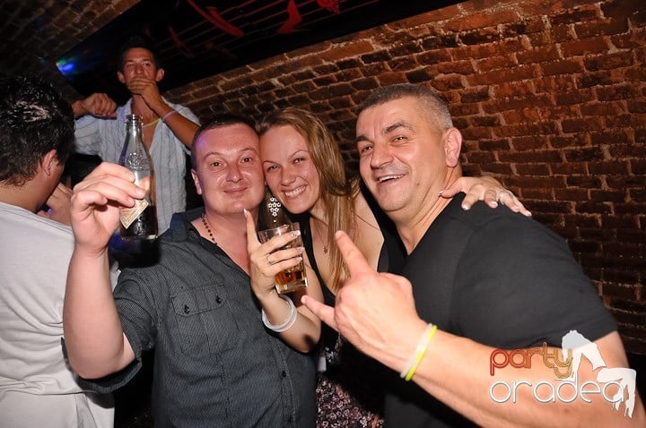 House Party în Club Escape, 