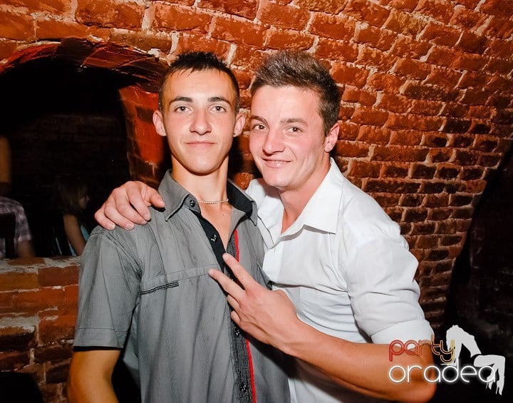 House Party în Club Escape, 