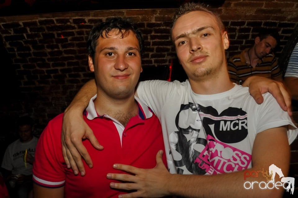 Hypnotheque Party cu Dr Nosta în Escape, 