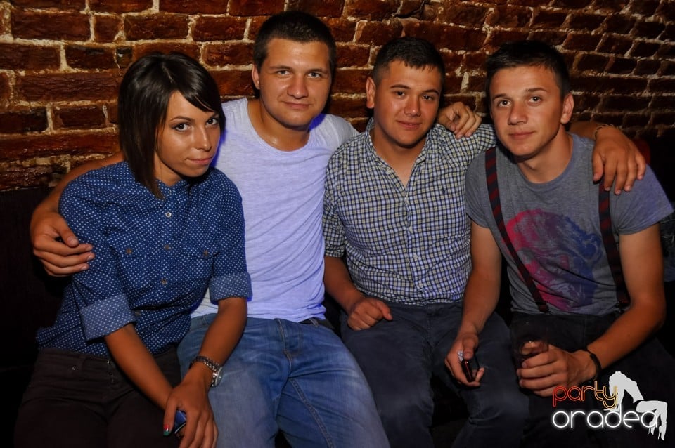 Hypnotheque Party cu Dr Nosta în Escape, 