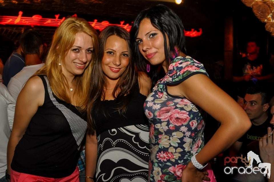 Hypnotheque Party cu Dr Nosta în Escape, 