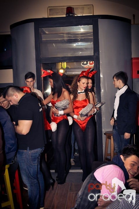 Iepuraşii Playboy la Oradea,