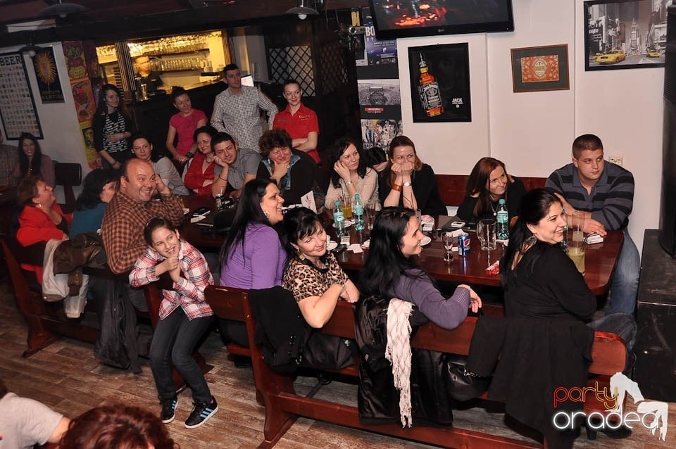 Impro Show în Queen's, Queen's Music Pub