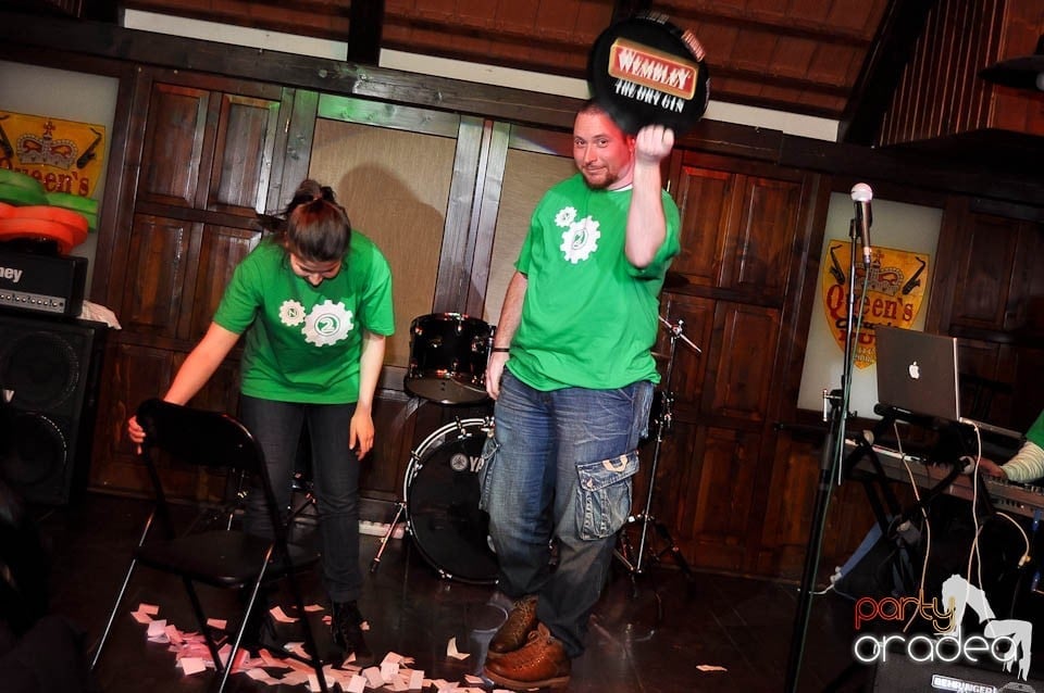 Impro Show în Queen's, Queen's Music Pub