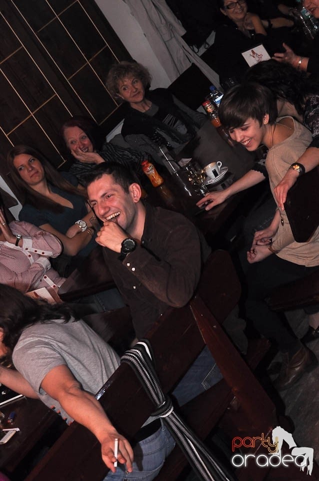 Impro Show în Queen's, Queen's Music Pub