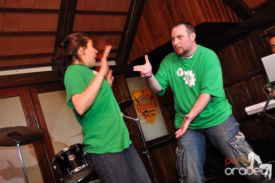 Impro Show în Queen's, Queen's Music Pub