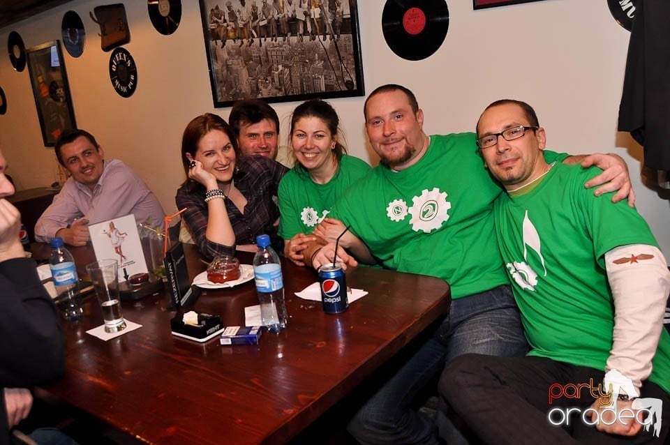 Impro Show în Queen's, Queen's Music Pub