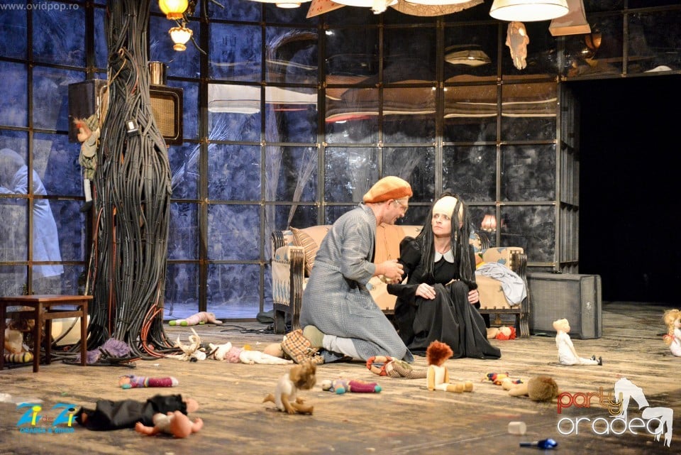 In curand vine timpul, Teatrul Regina Maria