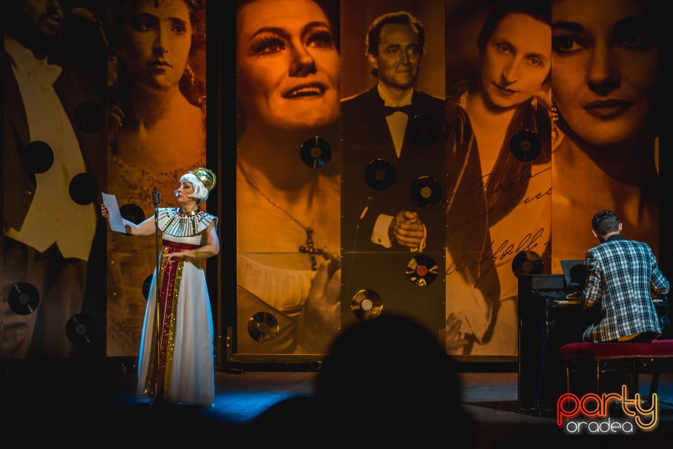 În plină glorie, Teatrul Regina Maria