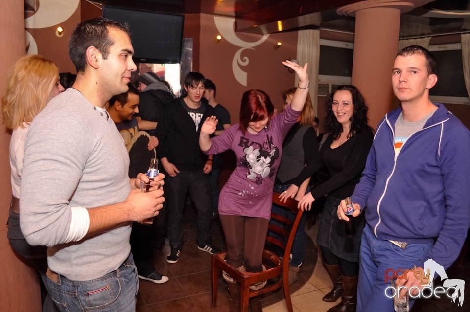 Începe distracţia în Chanson, 