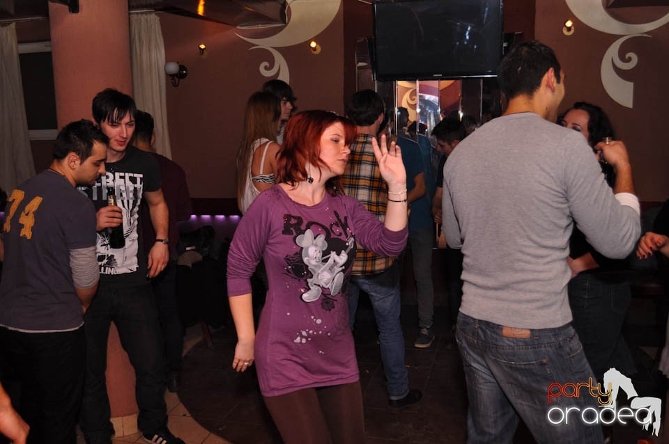 Începe distracţia în Chanson, 