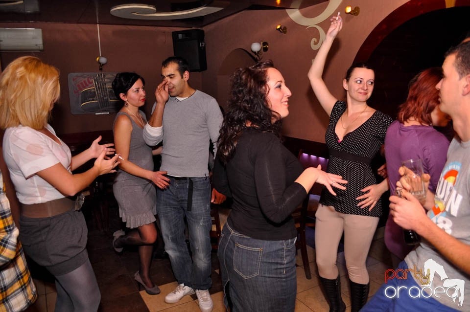 Începe distracţia în Chanson, 