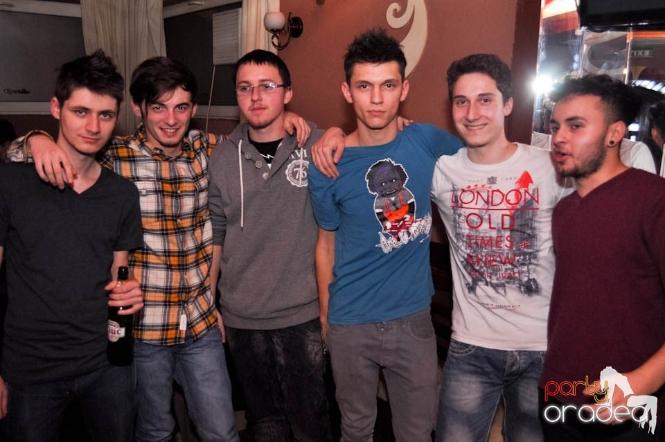 Începe distracţia în Chanson, 