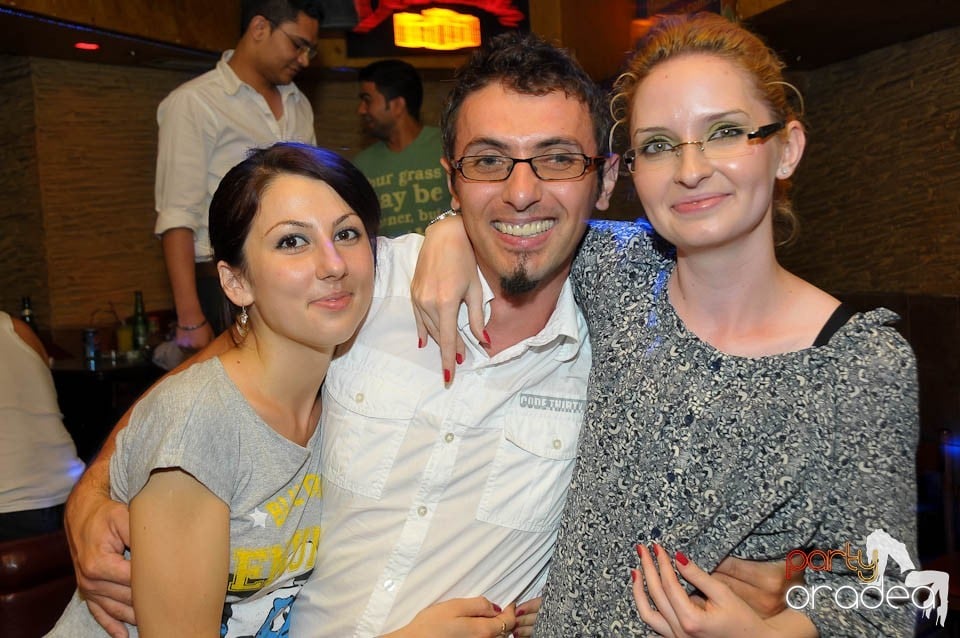 Începe distracţia în Club Downtown, 