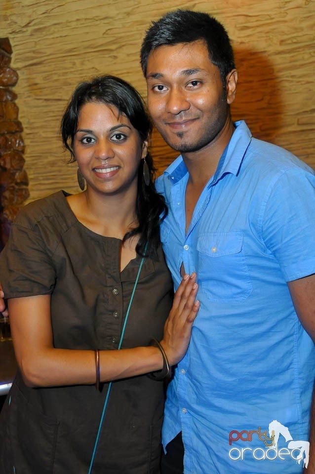 Începe distracţia în Club Downtown, 