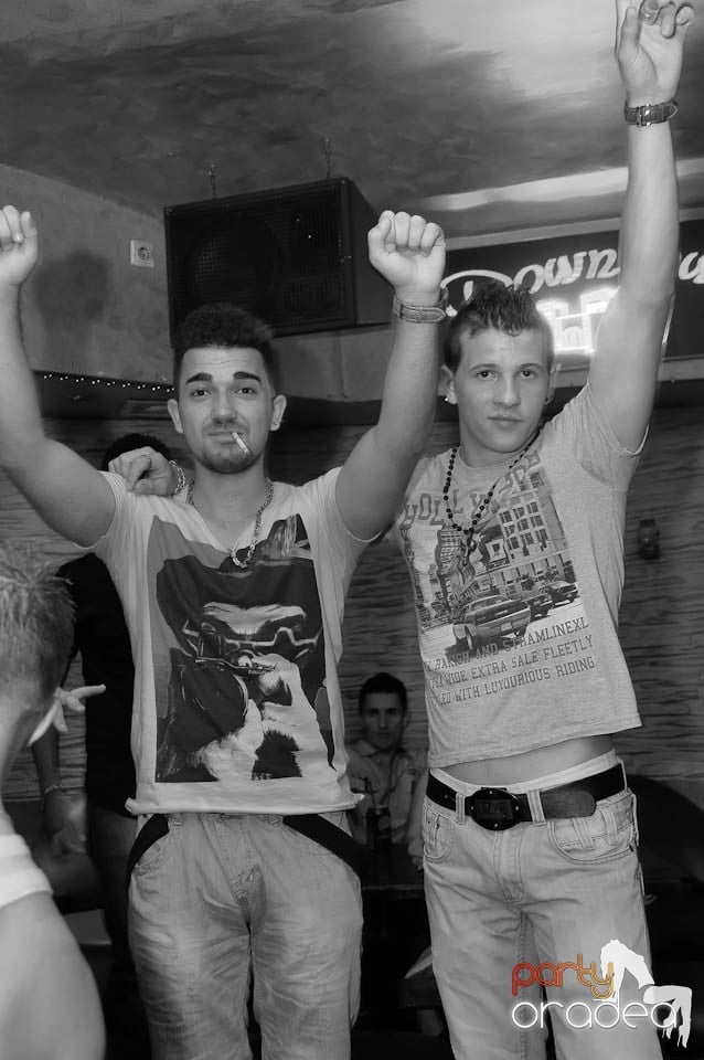 Începe distracţia în Club Downtown, 