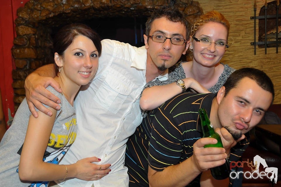 Începe distracţia în Club Downtown, 