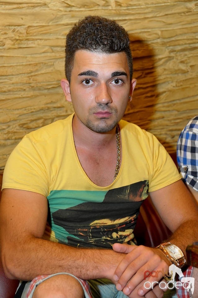 Începe distracţia în Club Downtown, 