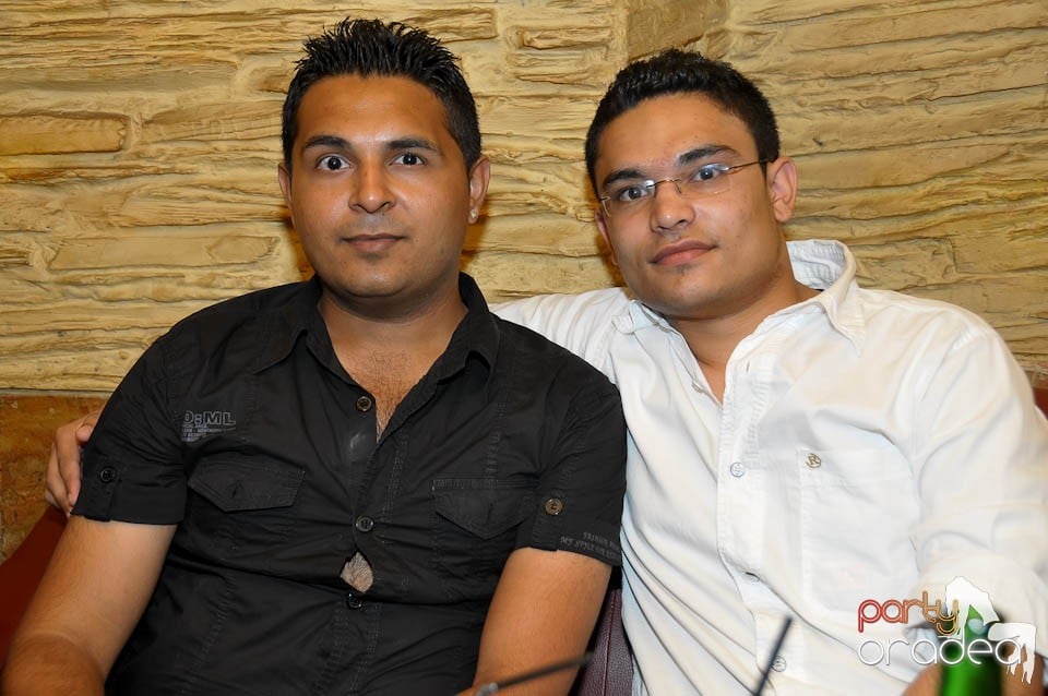 Începe distracţia în Club Downtown, 