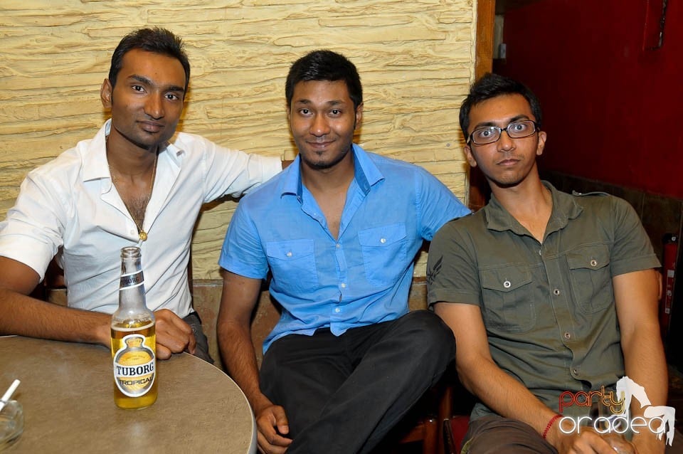 Începe distracţia în Club Downtown, 