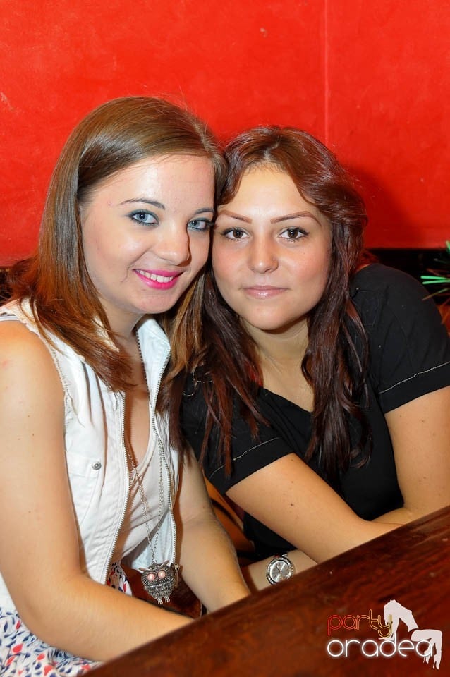 Începe distracţia în Club Downtown, 