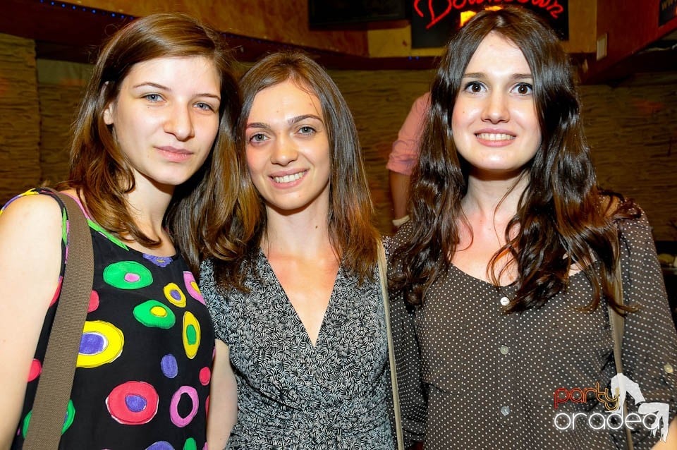 Începe distracţia în Club Downtown, 