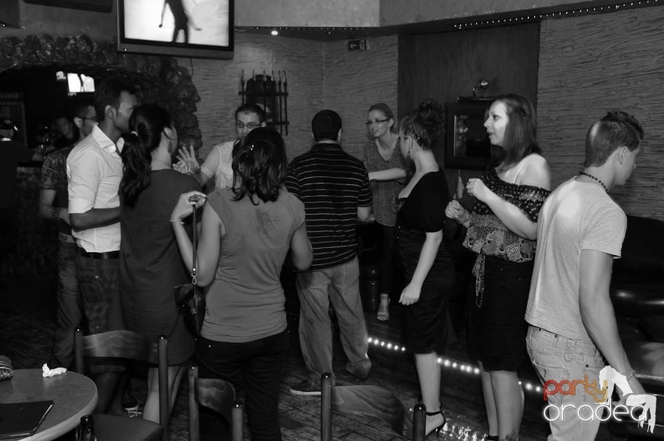 Începe distracţia în Club Downtown, 