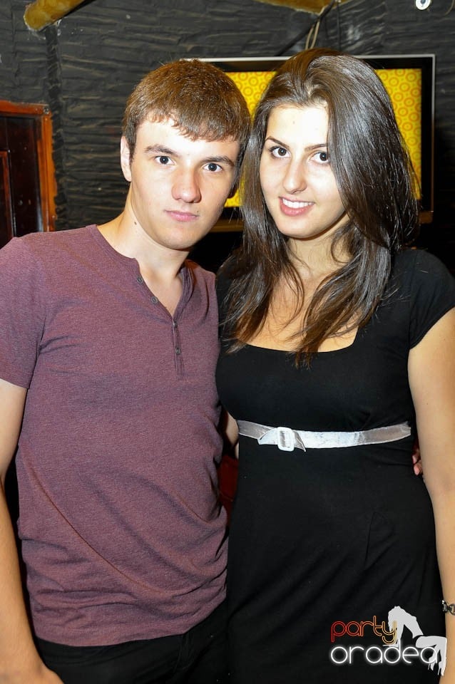 Începe distracţia în Club Downtown, 