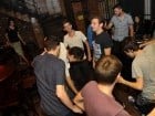 Începe distracţia în Club Downtown