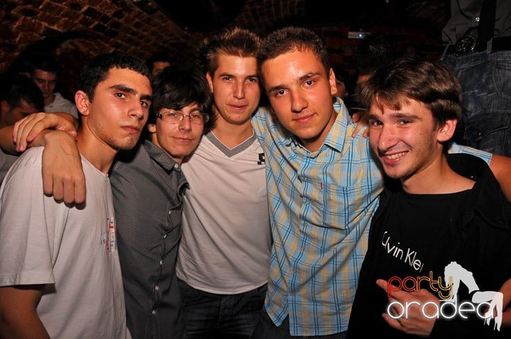 Începe săpătămâna în Club Escape, 