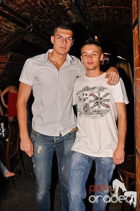 Începe weekendul în Club Escape, 