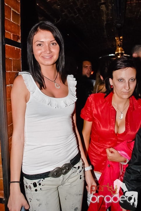 Începe weekendul în Club Escape, 