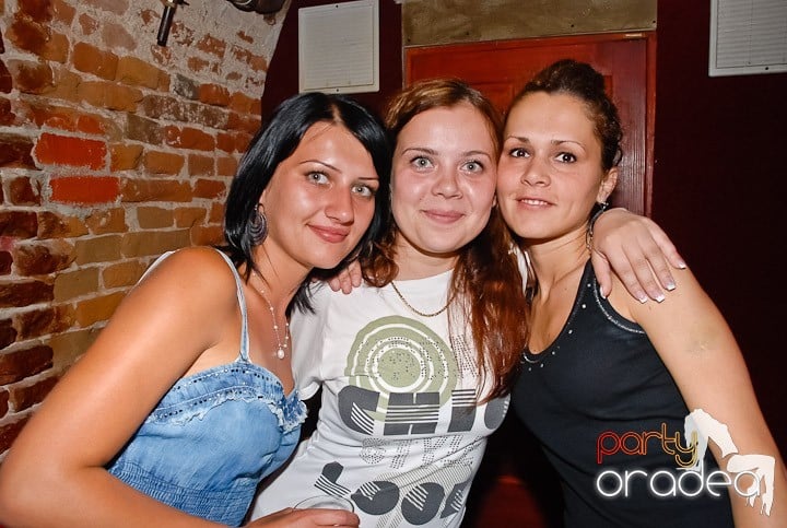 Începe weekendul în Club Escape, 