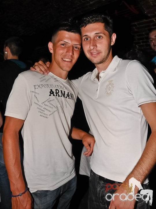 Începe weekendul în Club Escape, 