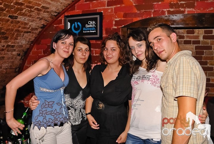 Începe weekendul în Club Escape, 