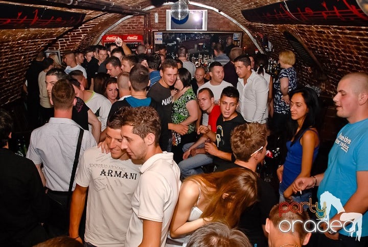 Începe weekendul în Club Escape, 