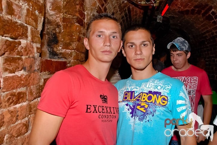 Începe weekendul în Club Escape, 