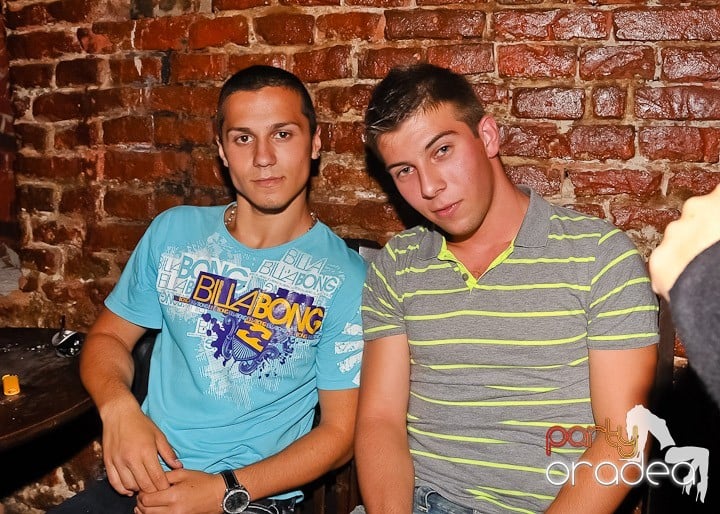 Începe weekendul în Club Escape, 