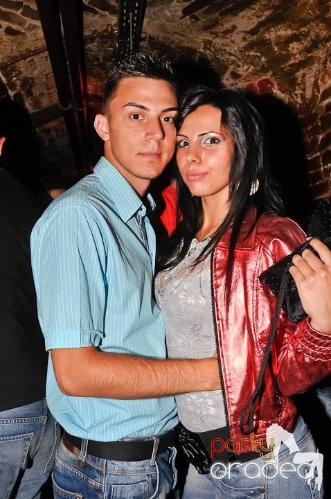 Începe weekendul în Club Escape, 