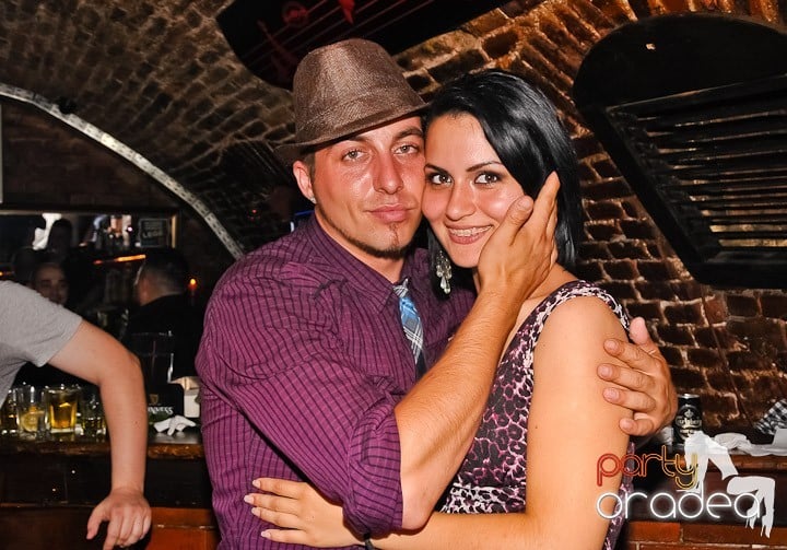 Începe weekendul în Club Escape, 