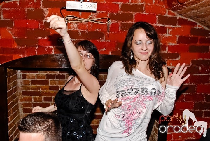 Începe weekendul în Club Escape, 