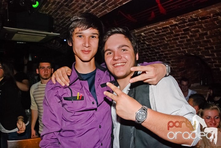 Începe weekendul în Club Escape, 