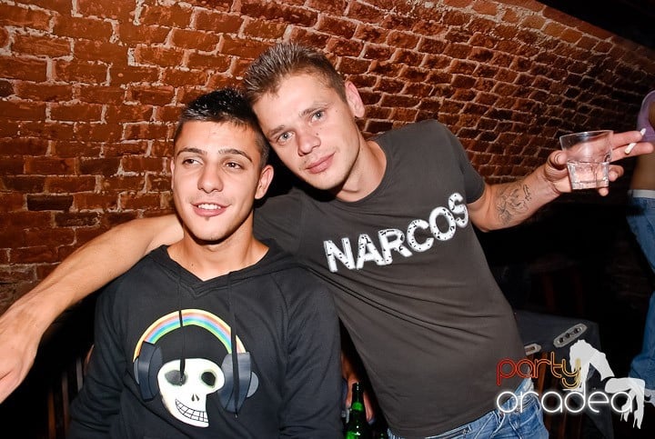 Începe weekendul în Club Escape, 