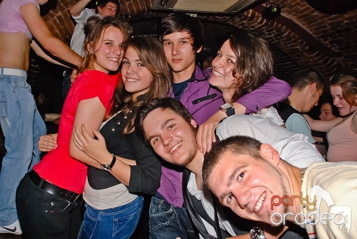 Începe weekendul în Club Escape, 